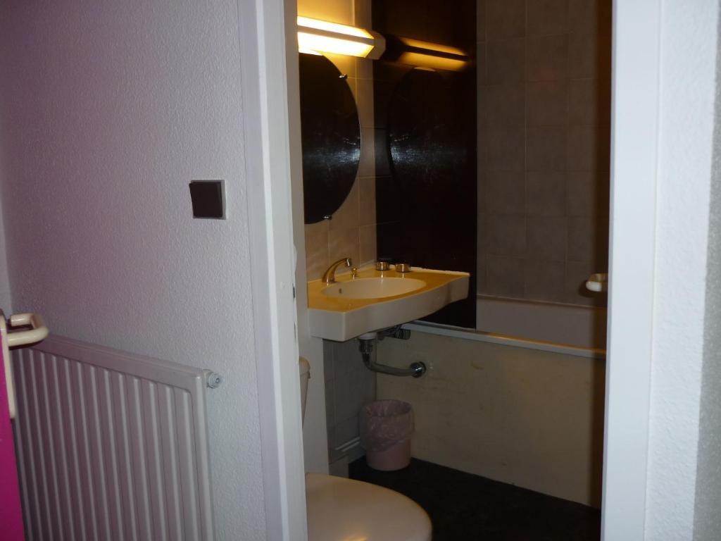 Carbon-Blanc Hotel Entre 2 Mers Proche Bordeaux الغرفة الصورة