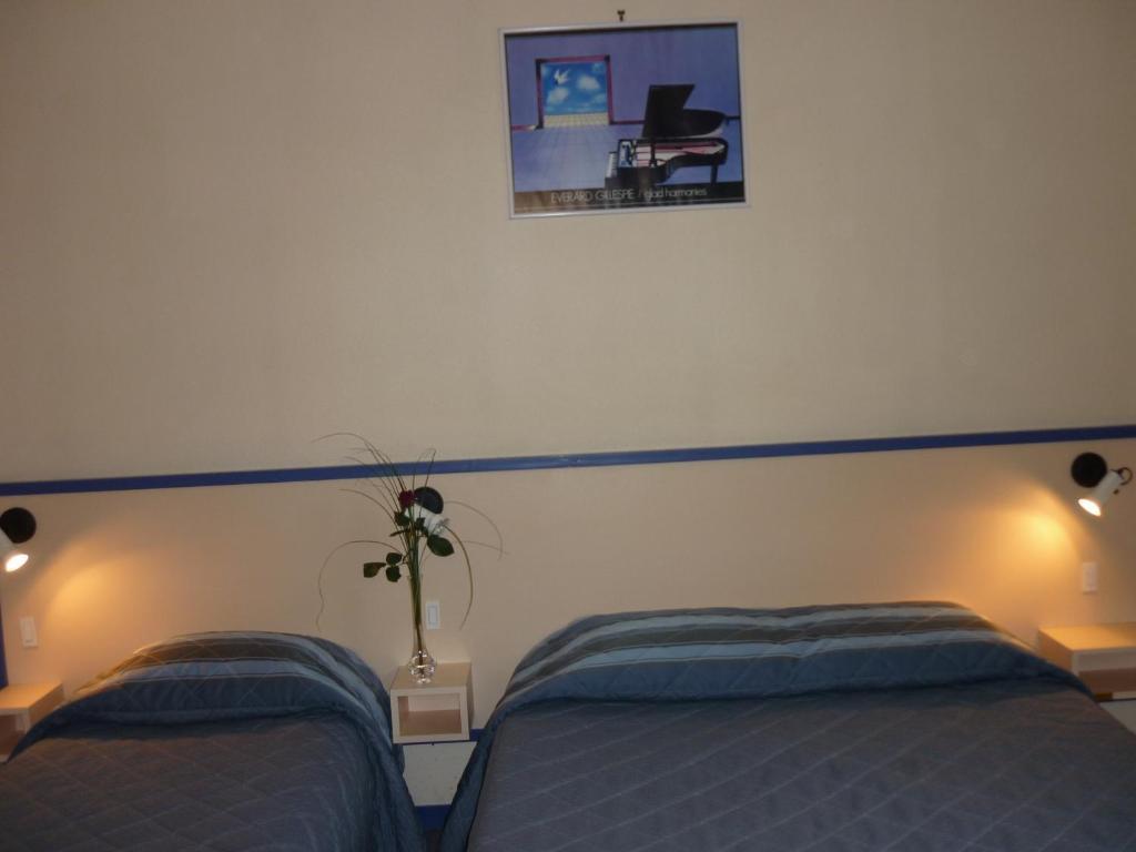 Carbon-Blanc Hotel Entre 2 Mers Proche Bordeaux الغرفة الصورة