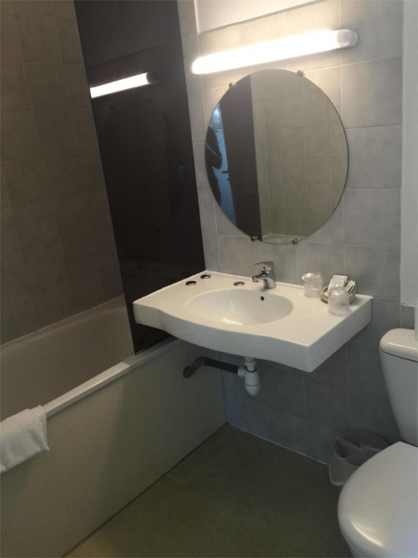 Carbon-Blanc Hotel Entre 2 Mers Proche Bordeaux المظهر الخارجي الصورة
